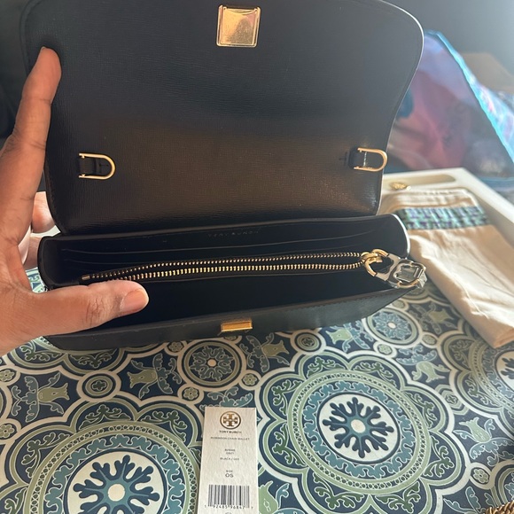 Tory Burch Robinson Chain Wallet - Picture 8 of 8